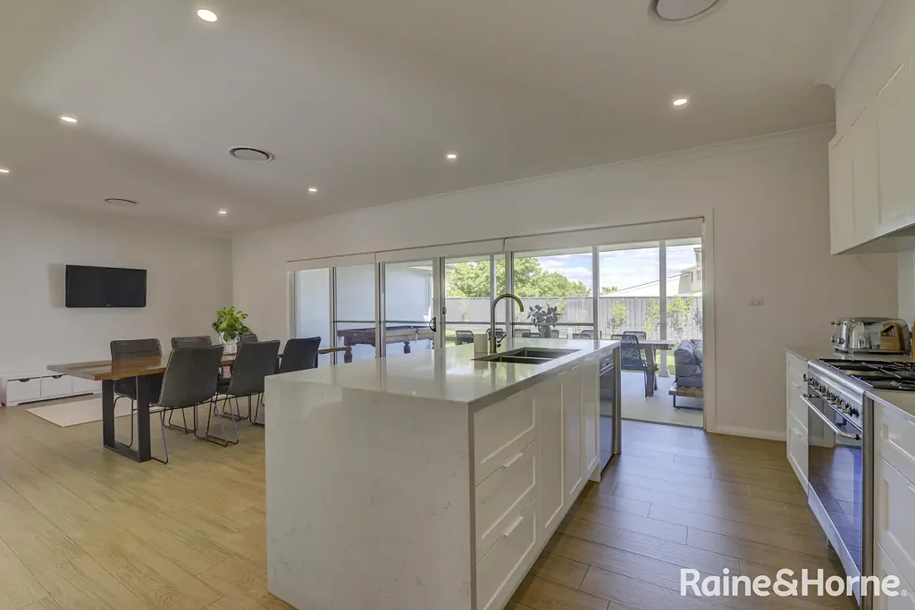 Tamworth 5 Bedroom NEW PRICE! Family Haven Offering an Enviable Lifestyle & Superb Livability