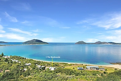 Hawks Nest 3房  The Beachside Retreat You've Been Waiting For...