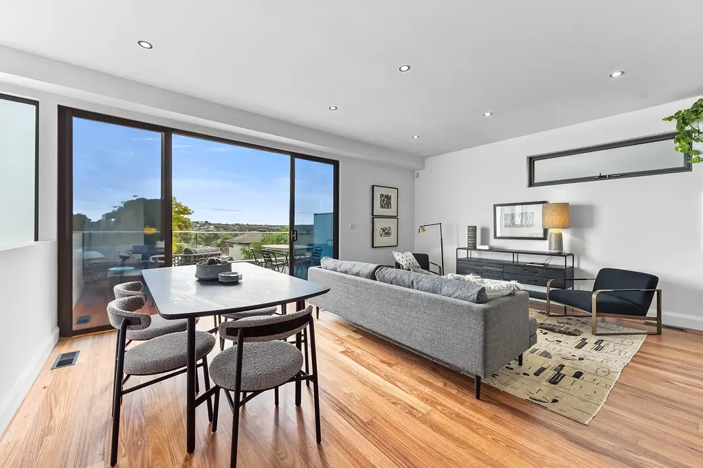 Pascoe Vale 4ห้องนอน Stunning Luxury Home with Incredible Views and Two Living Areas