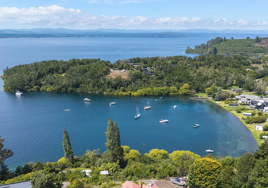 Acacia Bay 4ห้องนอน An Iconic Position Beside Lake Taupo