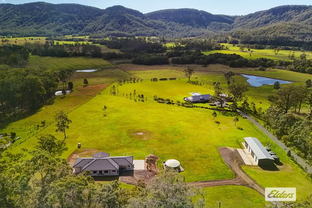 Lansdowne 4ਬੈੱਡਰੂਮ Luxury Country Living on 5.6 Acres with Huge Shed and Spectacular Views
