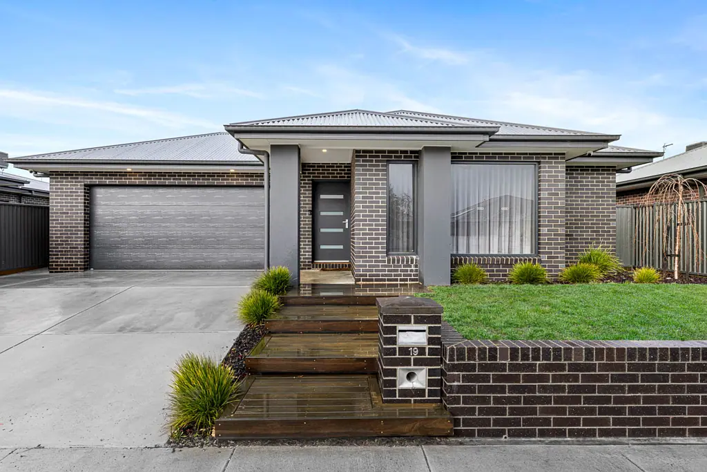 19 Crowther Drive, Lucas, VIC 3350