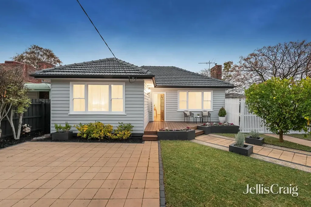 Bentleigh East 3कमरा Sitting pretty in the coveted McKinnon zone
