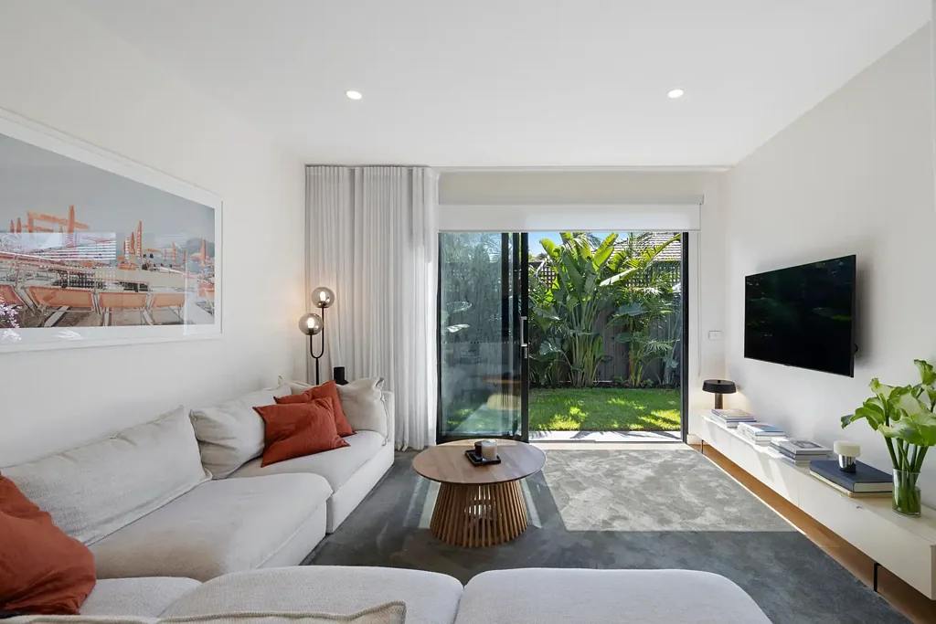 Beaumaris 4房 低交通死胡同 学区房 朝北娱乐区 La Germania烤箱 宽板橡木地板 管道冷暖空调 自动车库 绿意花园 Designer Style with Space & Ease