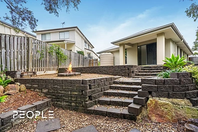 Springfield Lakes 3 Bedroom Wake Up to Nature - An Ultra-Private Bushland Retreat