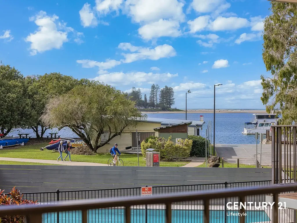 Golden Beach 2ห้องนอน Waterfront Living, Unbeatable Value
