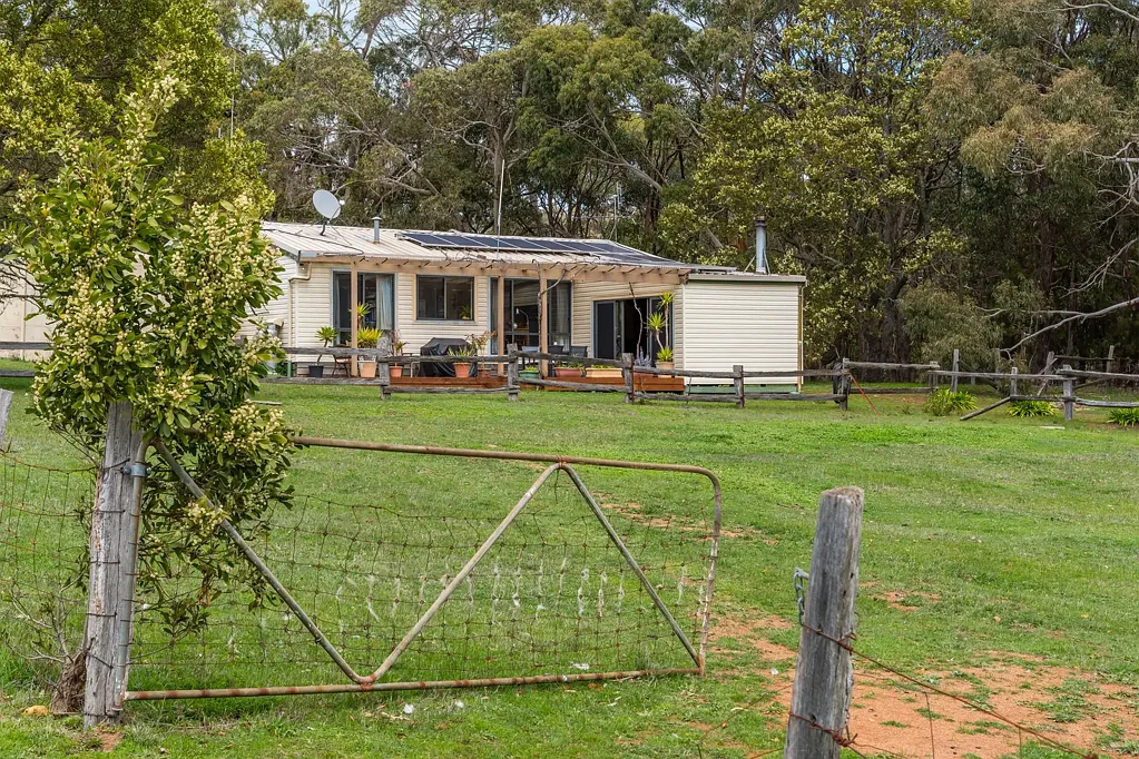 1126 Burke And Wills Track, Benloch, VIC 3435
