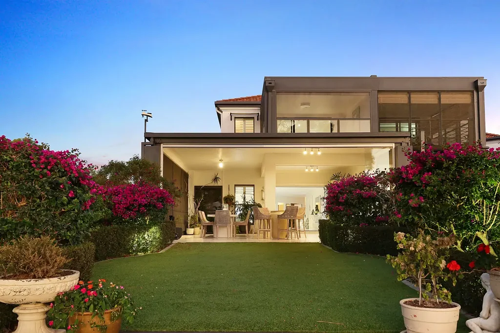 Hope Island 3침실 Expansive Luxury with Uninterrupted Golf Course Views