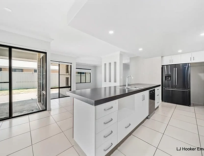 3 Desgrand Street, Emerald, QLD 4720, 4房, 2浴, House