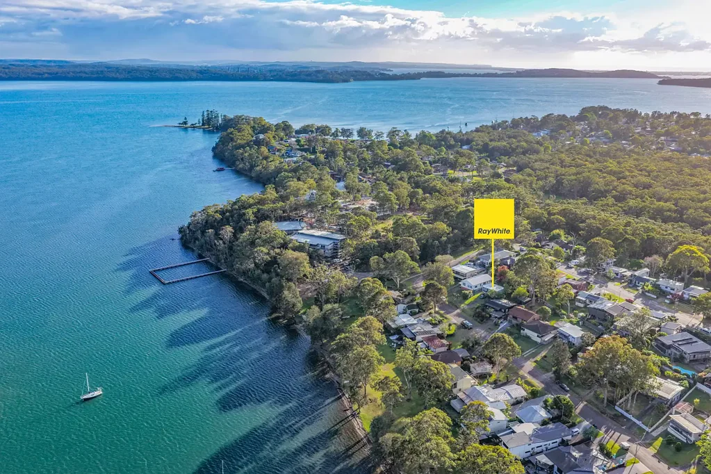 Yarrawonga Park 2ਬੈੱਡਰੂਮ Elevated Lake Macquarie Views with Exciting Potential
