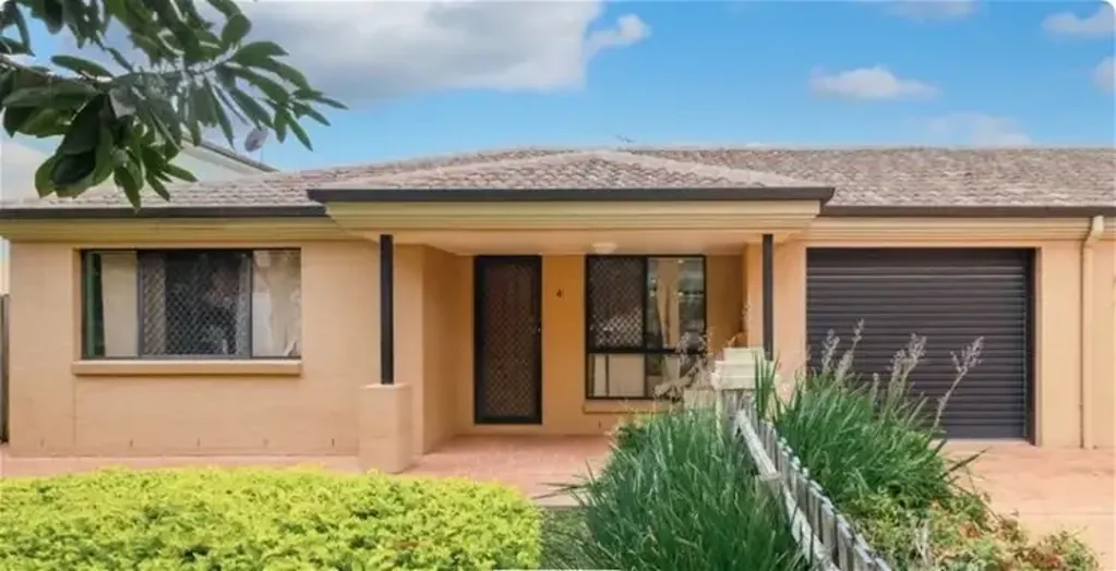 Runcorn 3غرفة نوم RARE opportunity to own a VILLA Walk to Warrigal Square