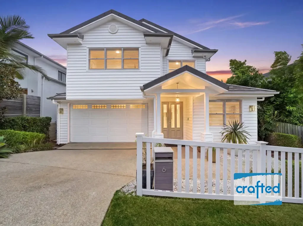 Spring Mountain 4غرفة نوم Picture Perfect Hamptons Inspired Ex-Display Home On An Elevated Plot