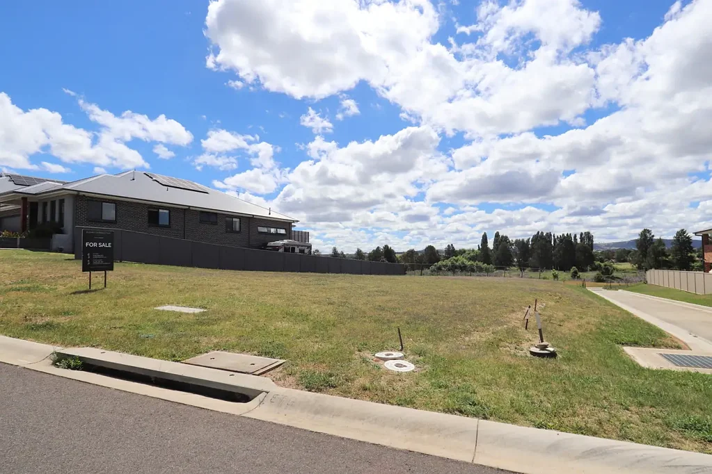 Abercrombie Premier Location to Build your Dream Home!