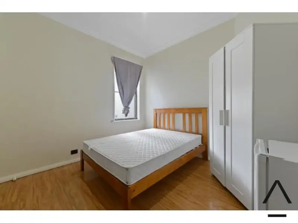 Affordable Room in Conveniently Located Guest House