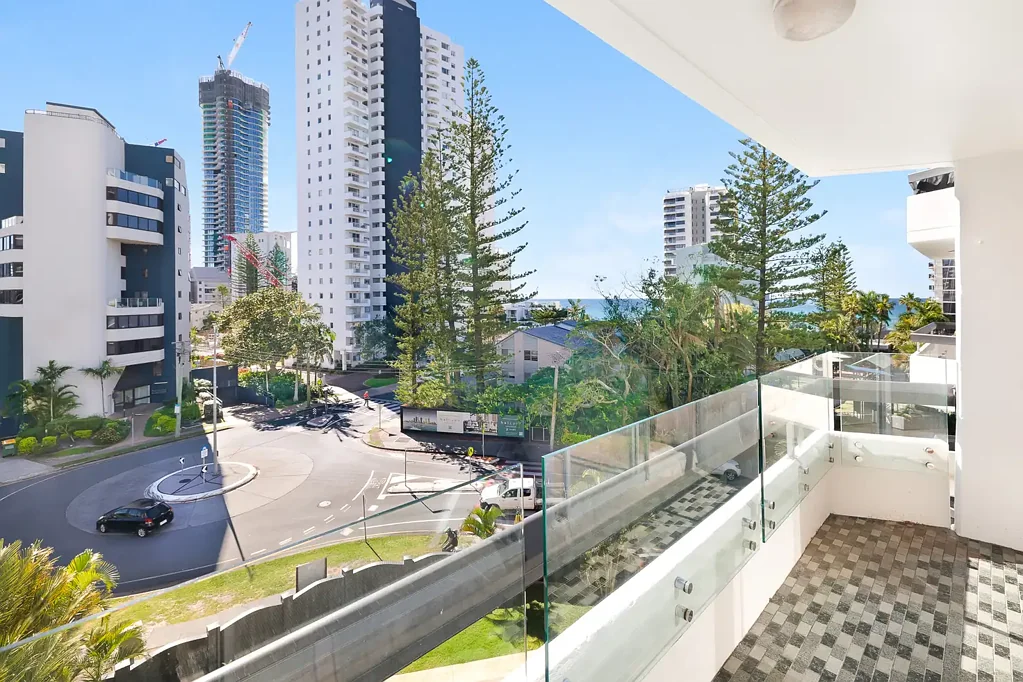 Surfers Paradise 2 Slaapkamer Elevated Living with Sweeping Ocean, Skyline & Hinterland Vistas