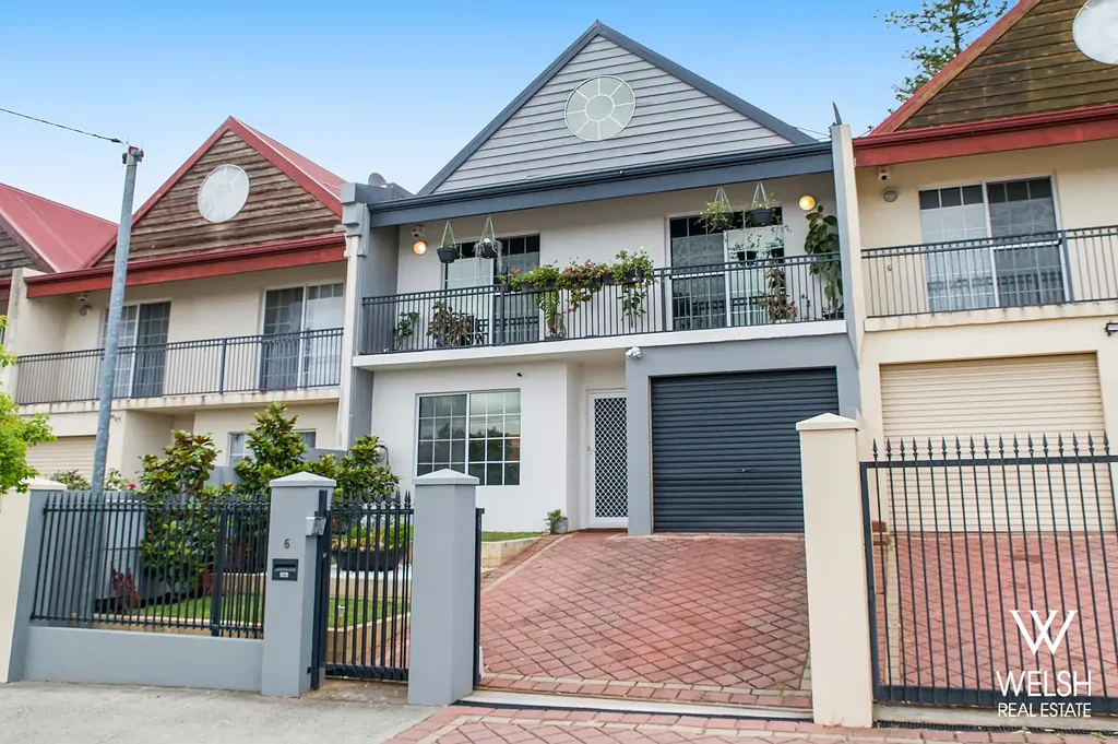 STYLISH URBAN LIVING AT IT'S BEST!