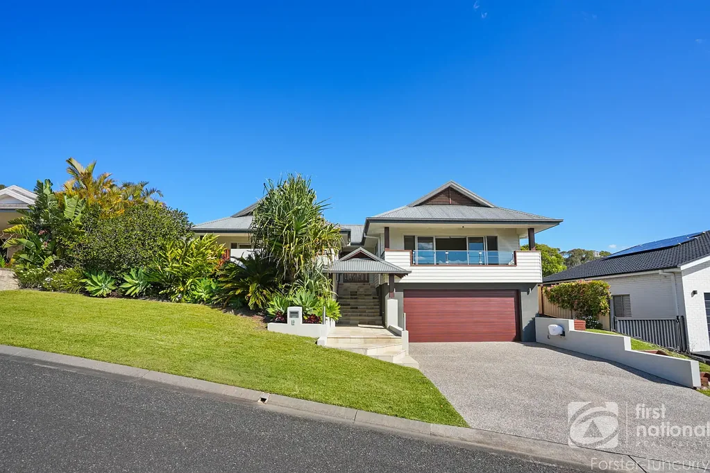 4 Bedroom Home with Pool