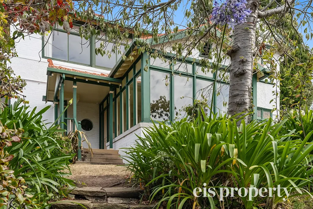 Mount Stuart 5ਬੈੱਡਰੂਮ Impressive 1920's family home - Sunny aspect - Double street frontage
