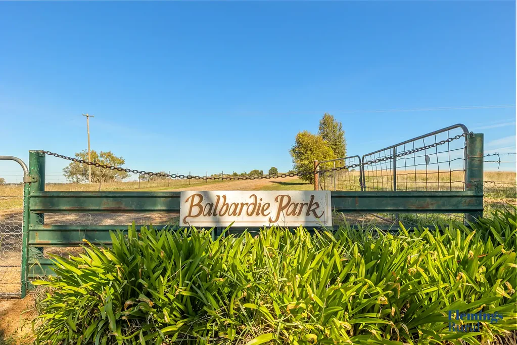 Boorowa The Complete Rural Package 8km to Boorowa with Exceptional Home & Infrastructure