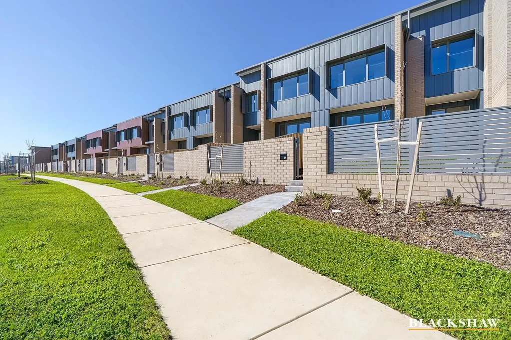 Denman Prospect 4房  Separate -Title Town Residences Moments from Denman Village