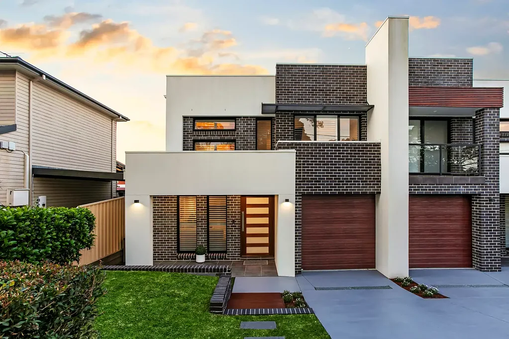 Kirrawee 4房 Kirrawee热门口袋地 精美家庭住宅 灵活多区布局 阳光北向后院 设计师厨房 高天窗采光 近Kirrawee High School Immaculate Family Home with North-Facing Yard in the Heart of Kirrawee