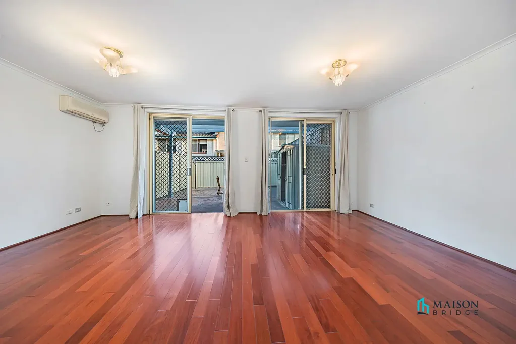 Spacious 3-Bedroom Townhouse in Prime Dundas Location