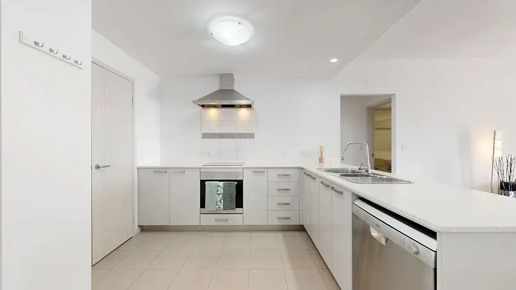 Midland 3chambre YOUR PRIVATE TOP-FLOOR SANCTUARY, CORNER APARTMENT!