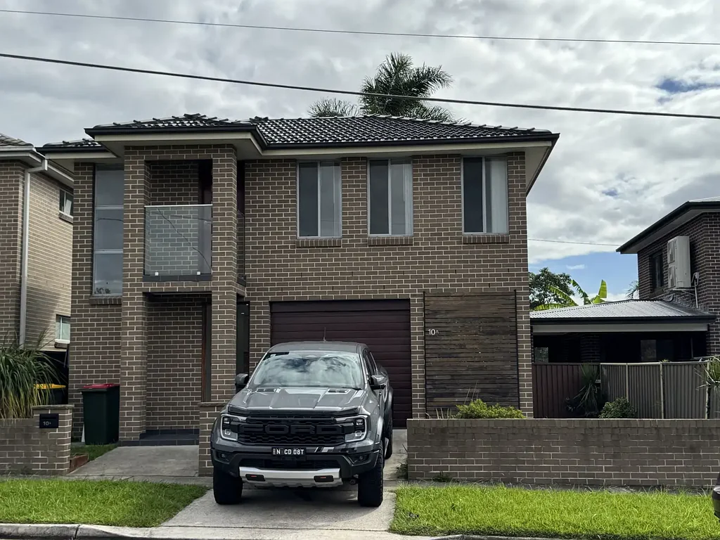 Stunning 3-Bedroom Family Home in Lidcombe!!