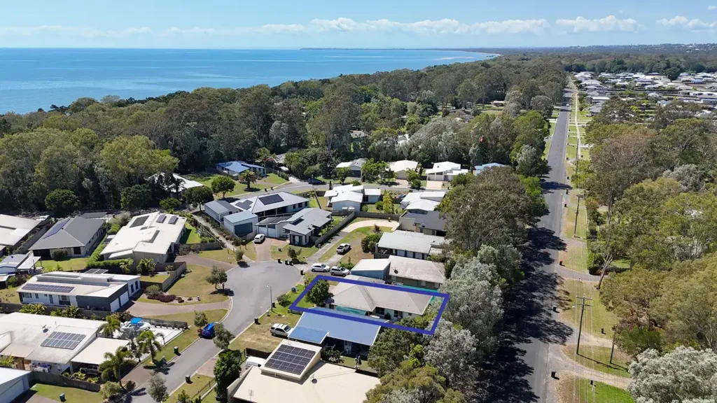 Toogoom 3房  Low Maintenance Coastal Living - Only 300m Walk To The Beach!