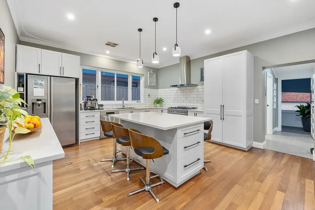 St James 4 Bedroom Your Slice Of St James - Where Your Fabulous Style Finds All the Room it Needs!