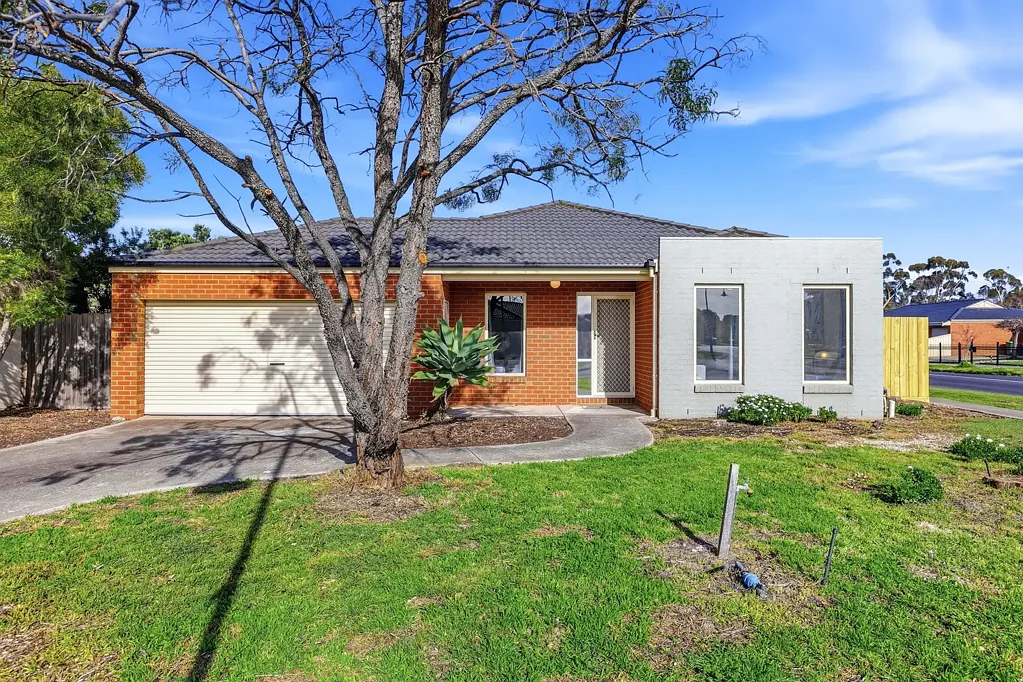 Wyndham Vale 4房 占地714平方米的家庭住宅，毗邻公园 Family Living on 714m2 & Parkview Location