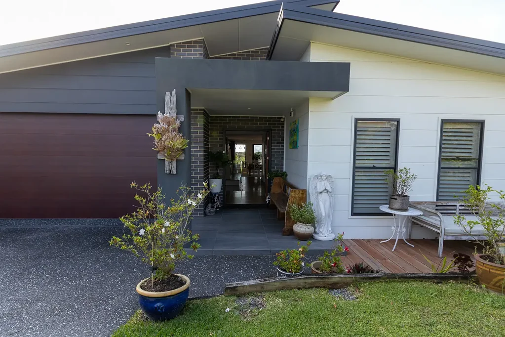 Forster 4房  Spacious family living or  Home and income