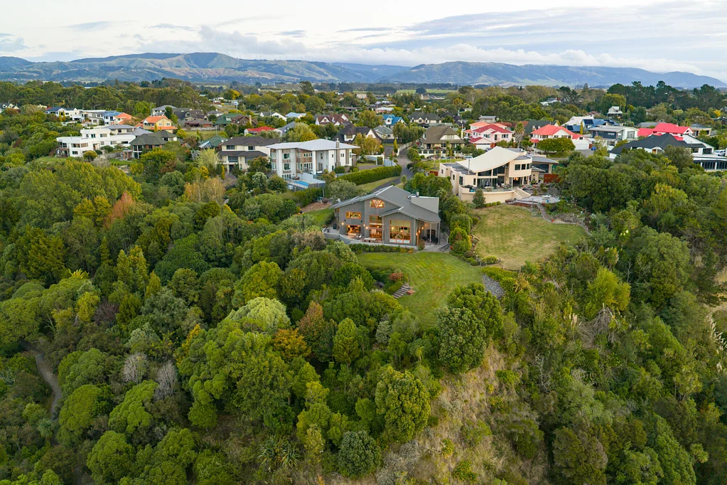 Fitzherbert 4房  Panoramic Views, Architecture & Tranquillity