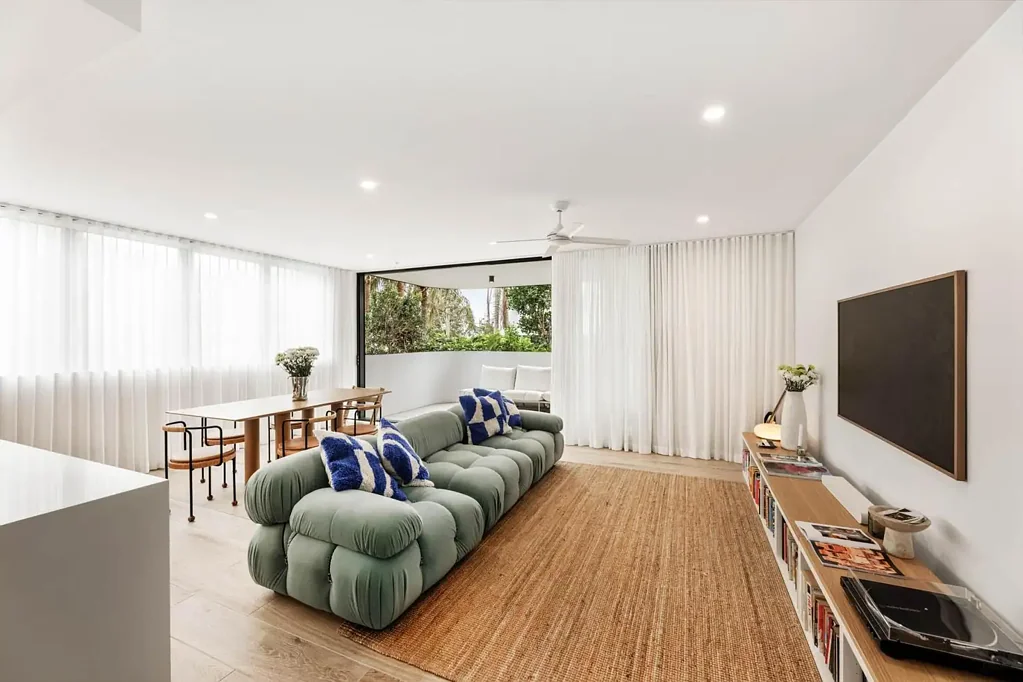 208/2 Mawarra Street, Palm Beach, QLD 4221