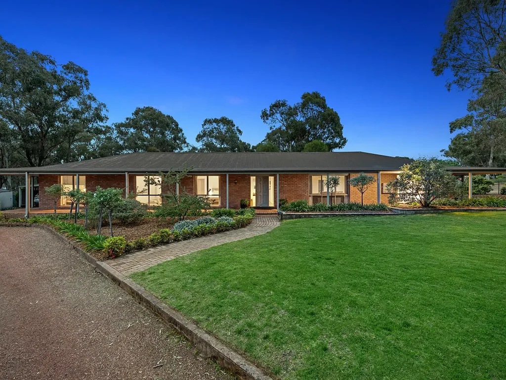 1 Cedar Drive, Ascot, VIC 3551
