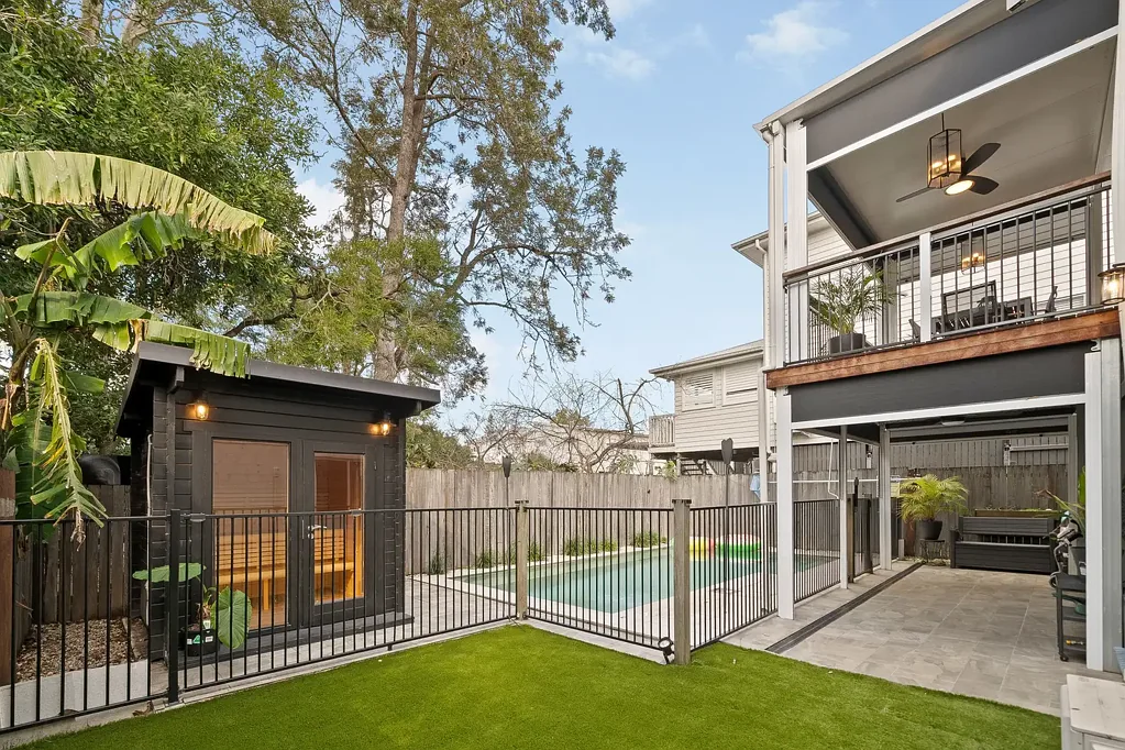 Chelmer 5 Bedroom Investors Dream!