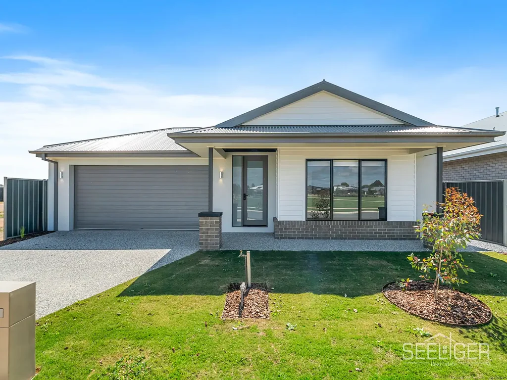 Contemporary Home Enjoying All the Benefits of Silverwoods Living!