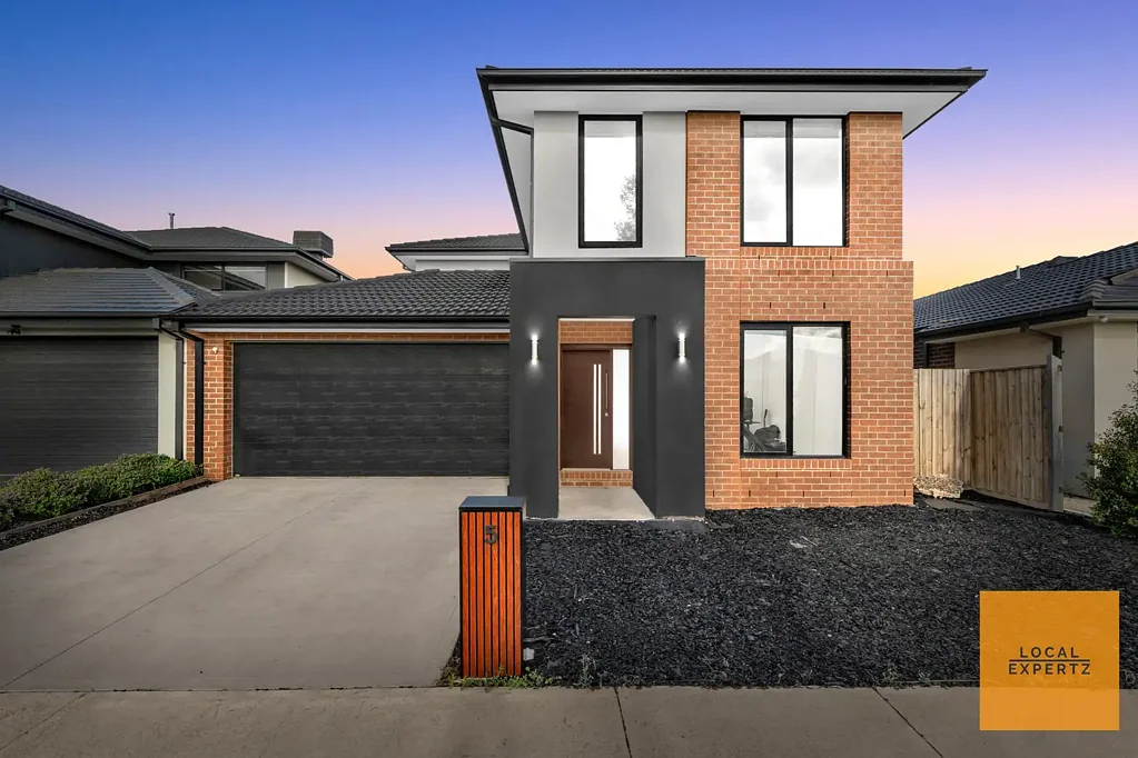 Deanside 4ห้องนอน Vendor Must Sell - Henley Home – Walking Distance to Durga Temple & Very Close to the Freeway!