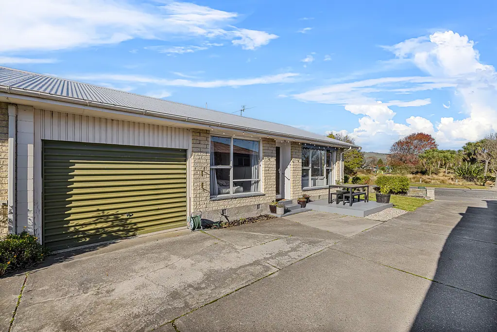 Woolston 2 Bedroom Stylish Starter or Smart Investment