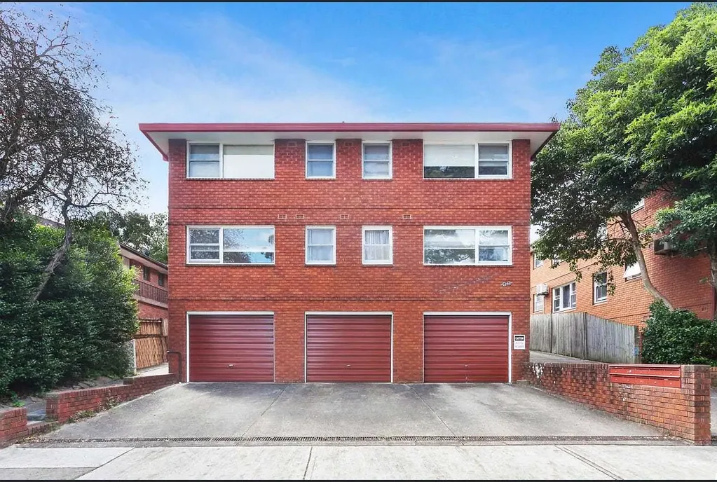 2 Bedroom Unit in Great Location