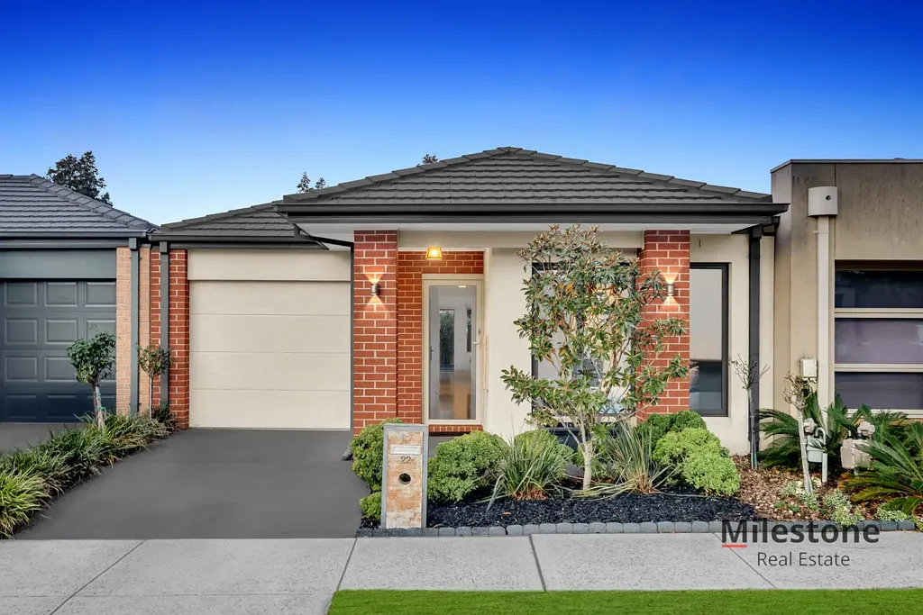 22 Canmore Street, Cranbourne East, VIC 3977
