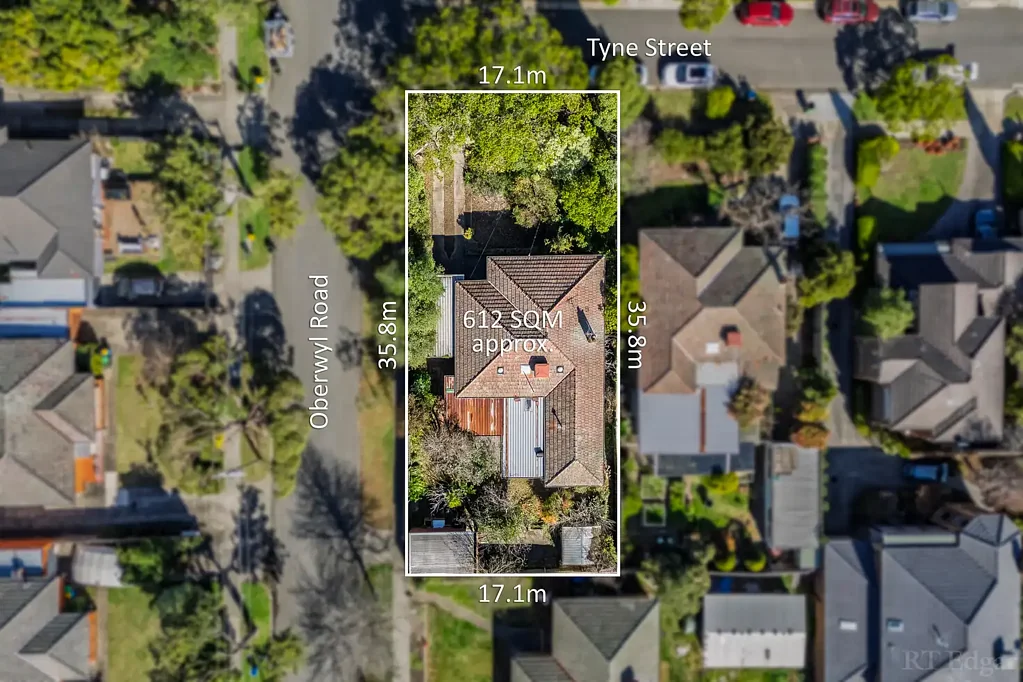 Camberwell 3房 街角地块 612平米土地 邻Lynden Park 紧靠小学 公交便捷 划片名校 潜力无限 Lucrative Corner Potential Metres from Lynden Park