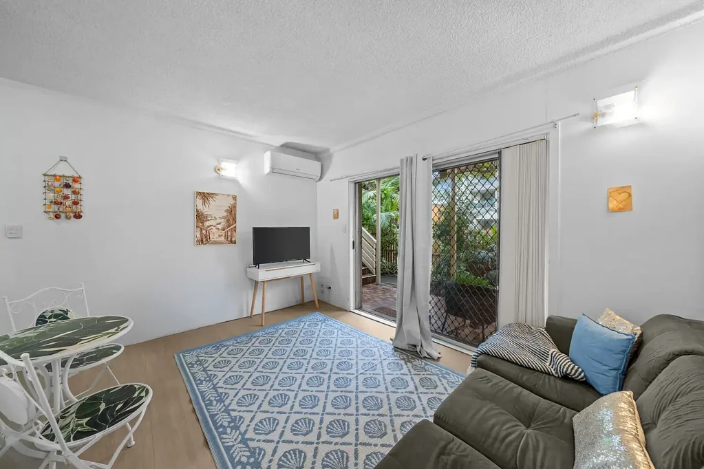 Southport 2બેડરૂમ LOW ENTRY PIRCE!  GROUND FLOOR UNIT, NO STAIRS, LOW BODY CORP, LOW MAINTENANCE!