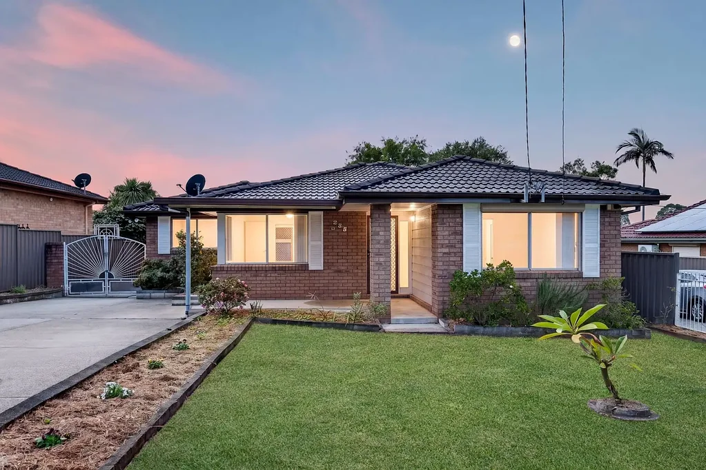 Toongabbie 3ห้องนอน Endless Potential in Prime Toongabbie Location