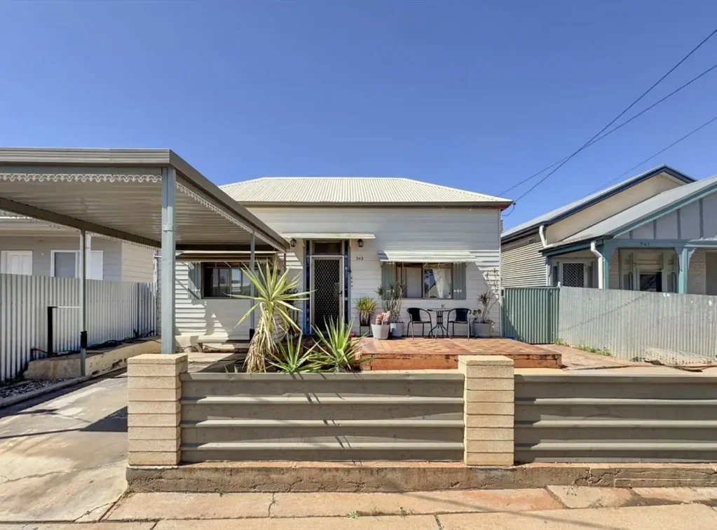 Broken Hill 4房  2 house on 1 title - 6% rental yield