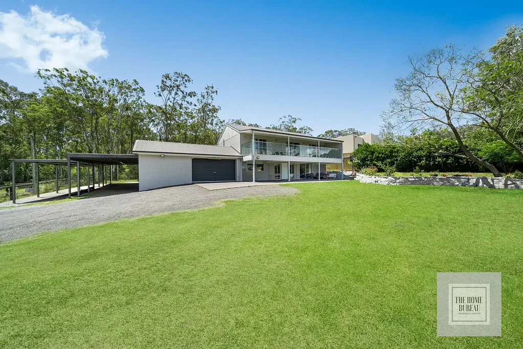 Pitt Town 4 Slaapkamer THE PERFECT HOBBY FARM – ENTER VIA GLEBE ROAD 
STYLISH FAMILY HOME. SELF CONTAINED STUDIO & STABLES ON ALL ARABLE ACRES.