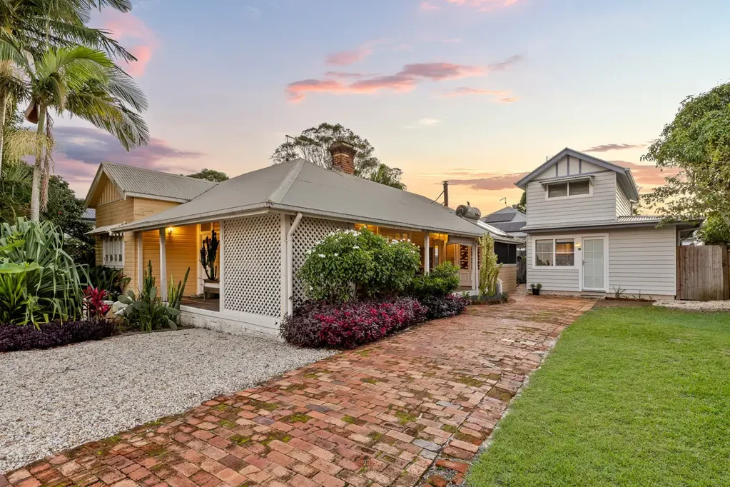 Byron Bay 4 Bedroom Circa 1900s Cottage plus Secondary Dwelling with Modern Comforts and Excellent Income Potential!