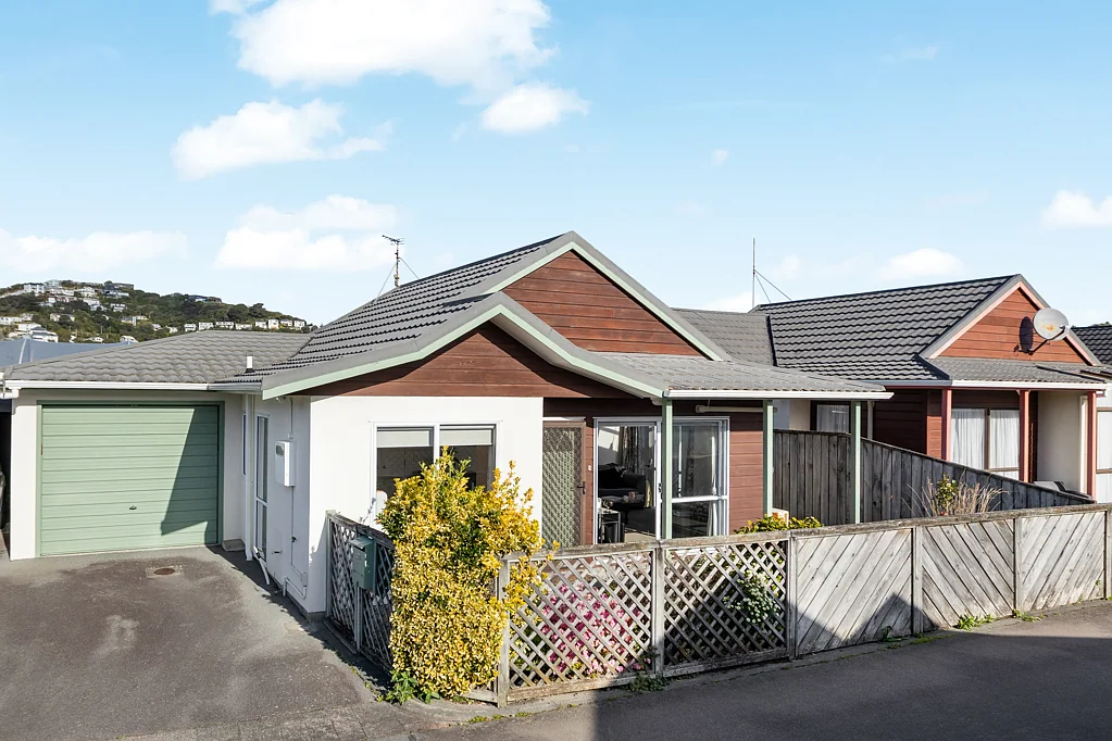 Miramar 2房  Single-Level Living in the Heart of Miramar