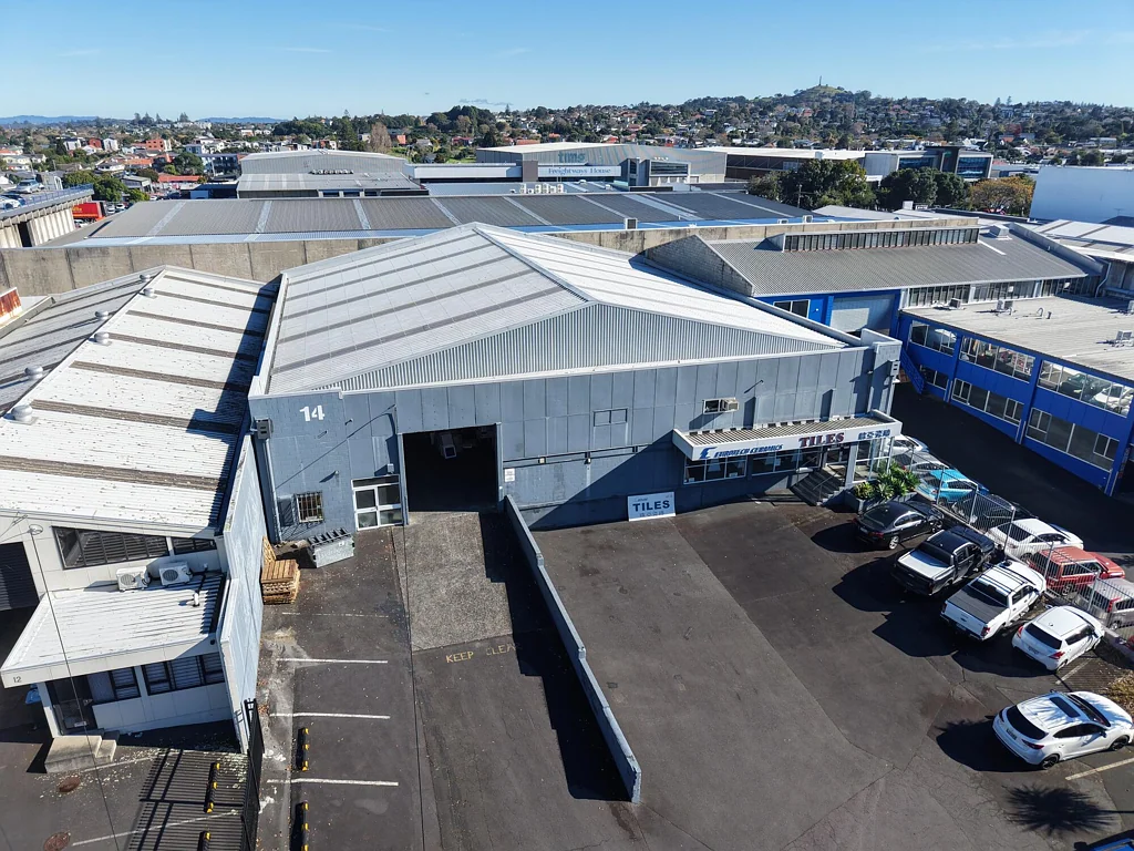 Penrose  Standalone Penrose industrial with container drop