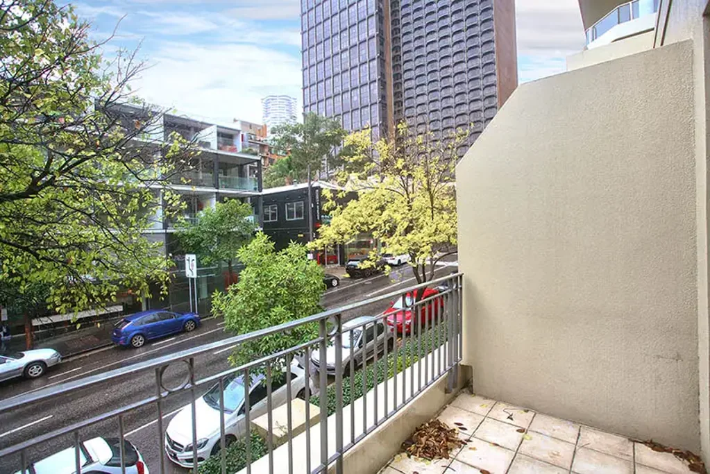 Spacious one bedroom apartment in Crown Gardens